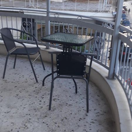 Central Apartments Eretria Bagian luar foto