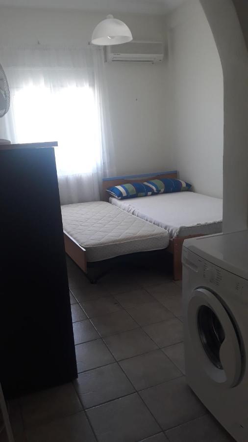 Central Apartments Eretria Bagian luar foto