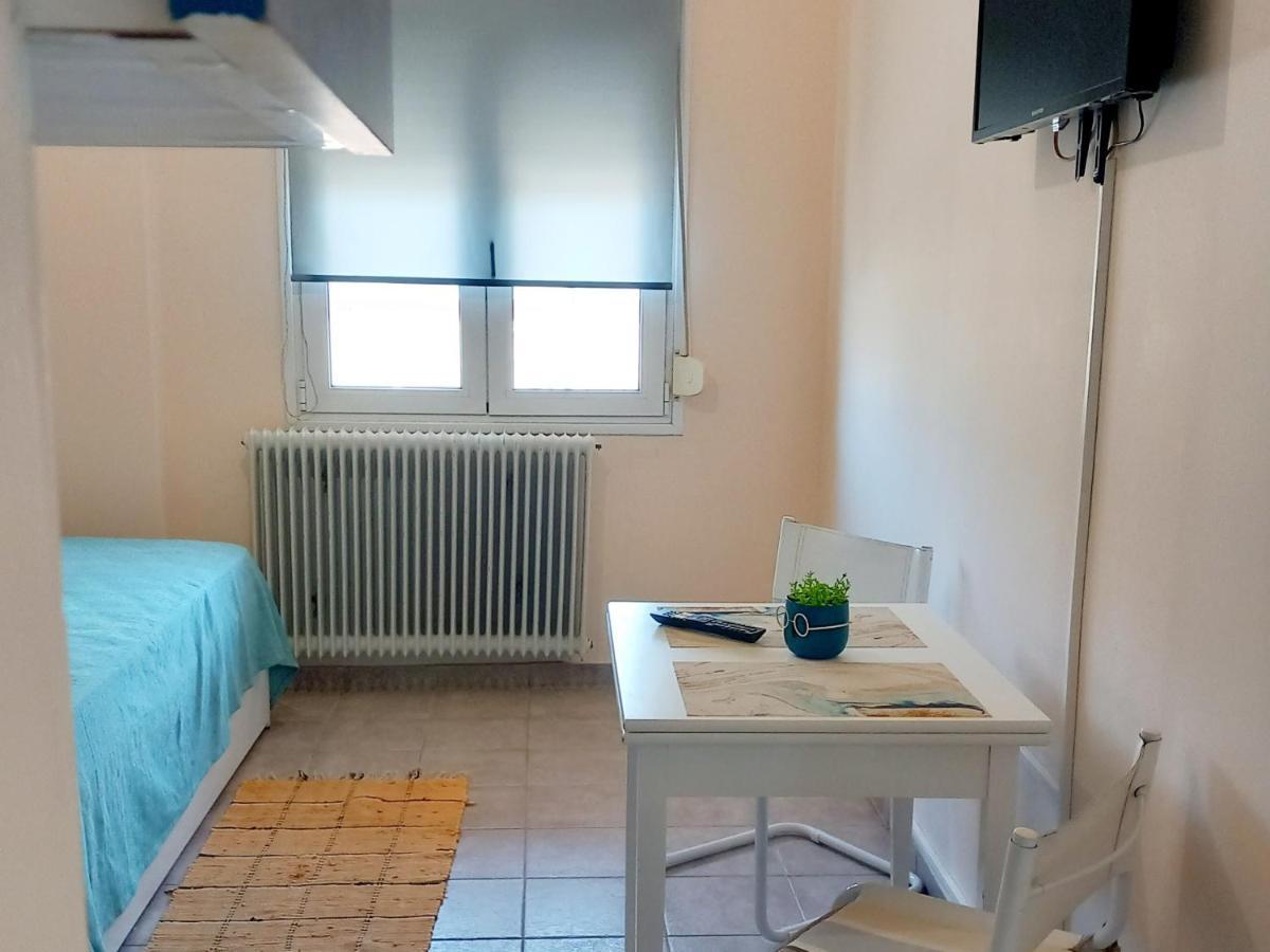 Central Apartments Eretria Bagian luar foto