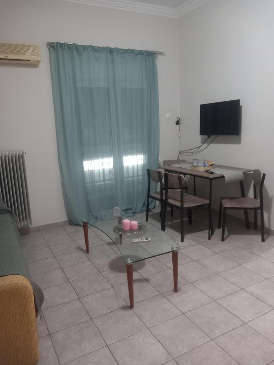 Central Apartments Eretria Bagian luar foto