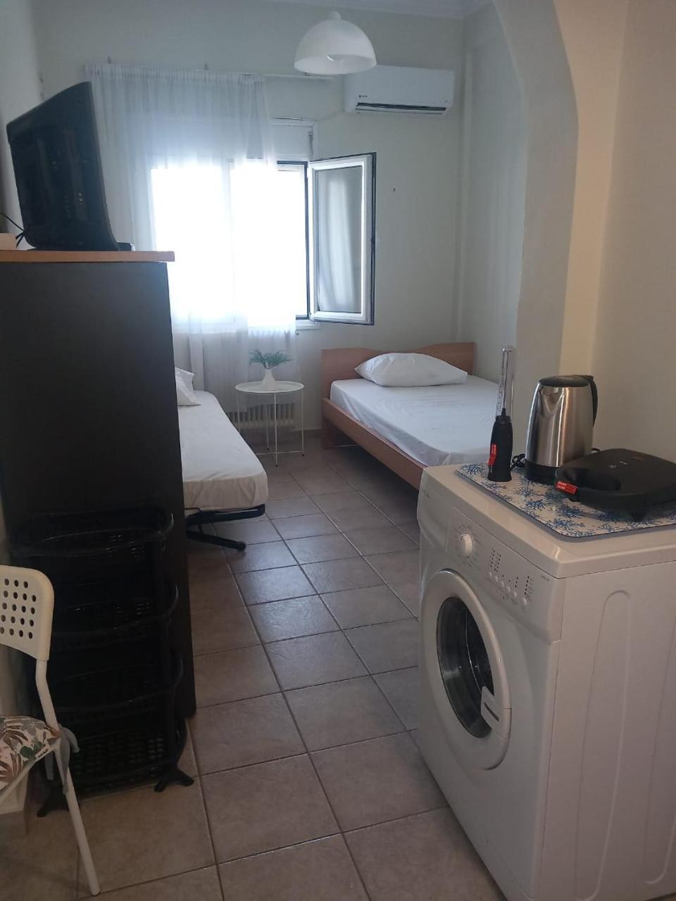 Central Apartments Eretria Bagian luar foto