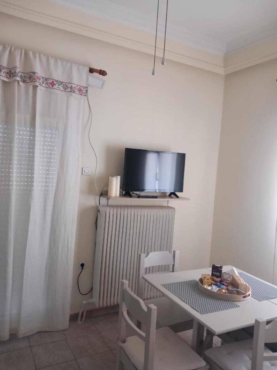 Central Apartments Eretria Bagian luar foto