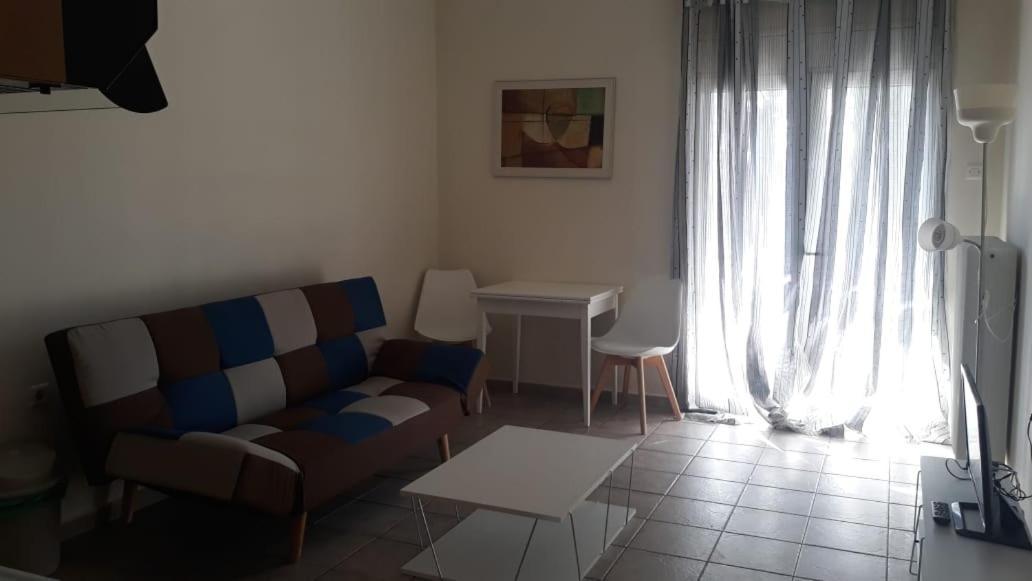 Central Apartments Eretria Bagian luar foto