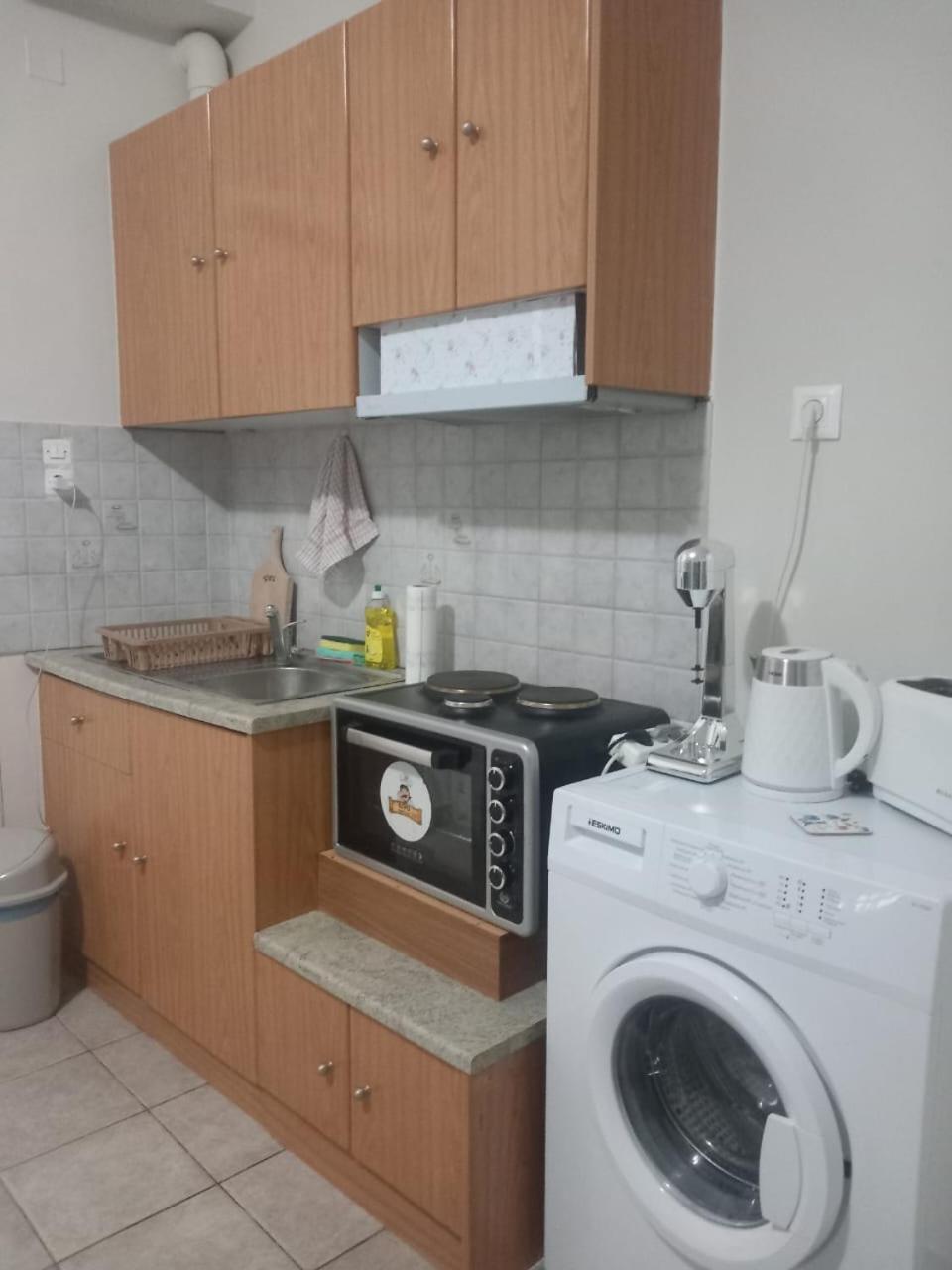 Central Apartments Eretria Bagian luar foto