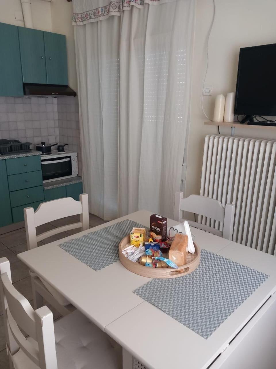 Central Apartments Eretria Bagian luar foto