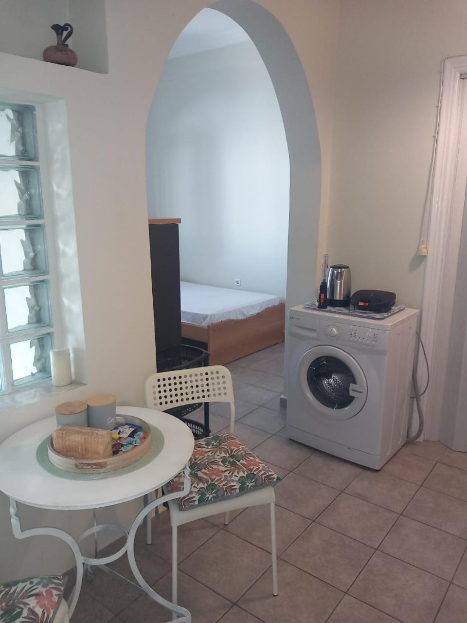 Central Apartments Eretria Bagian luar foto