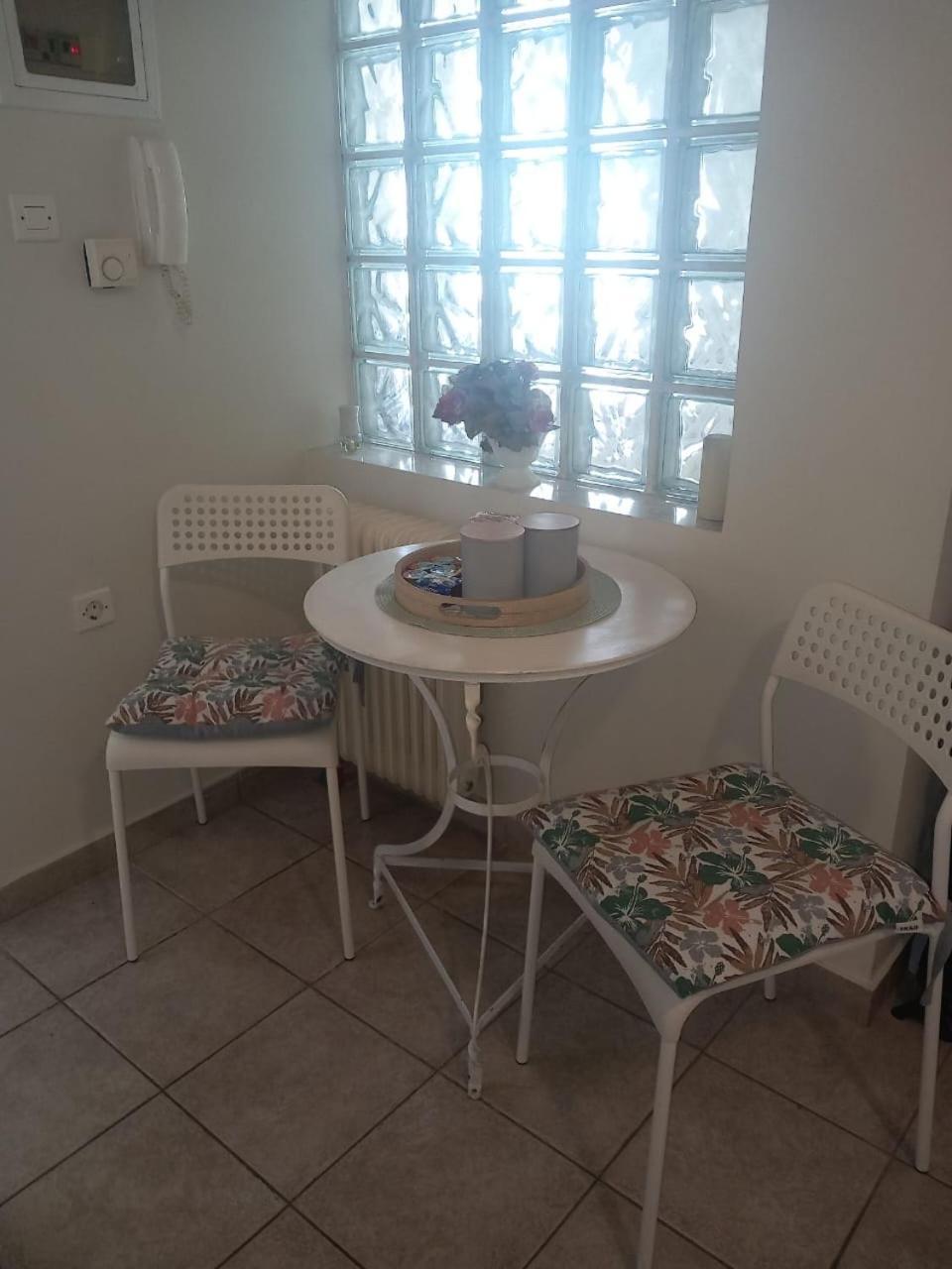 Central Apartments Eretria Bagian luar foto